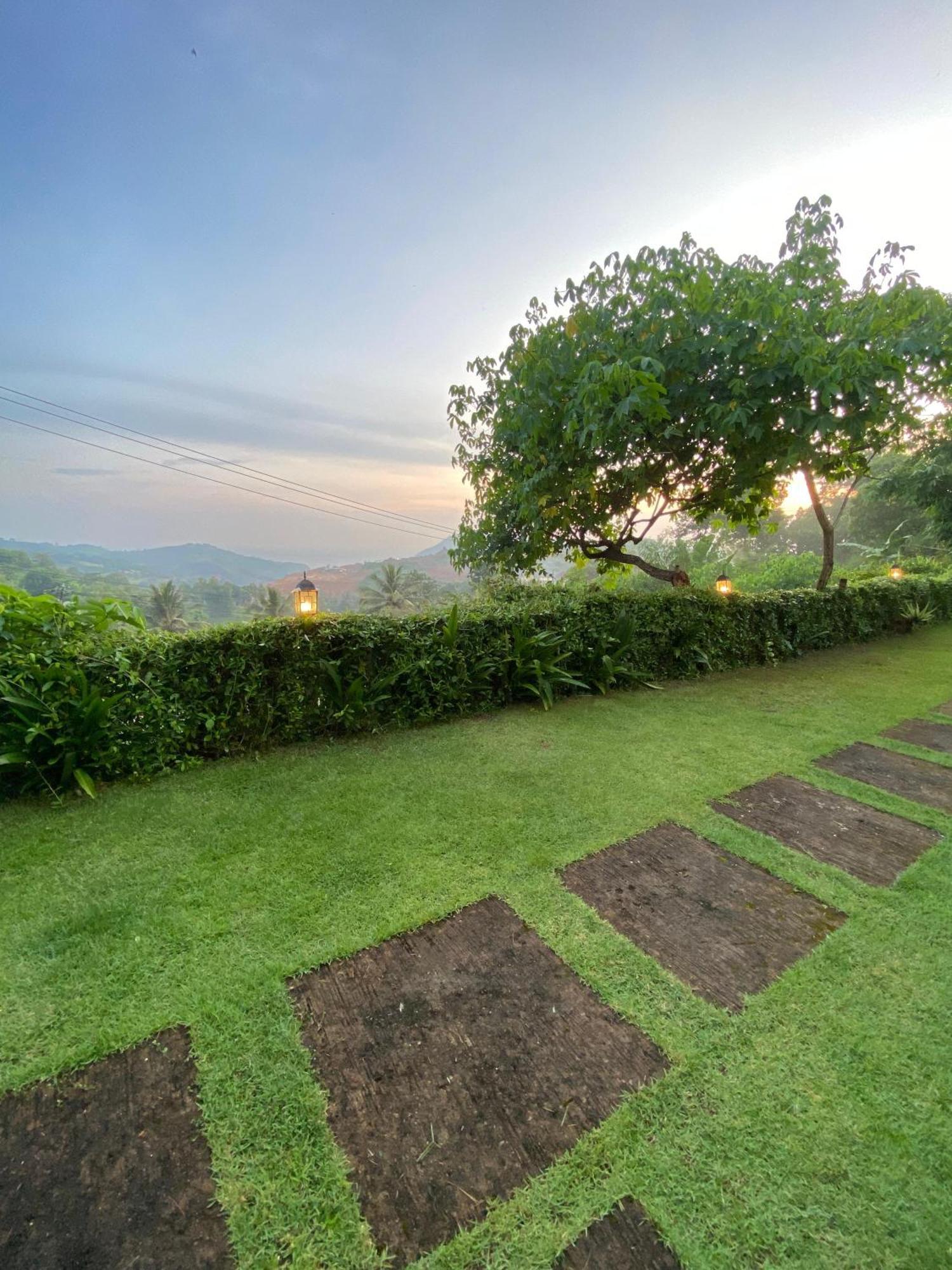The Hill View Lombok Hotel Kuta  Buitenkant foto